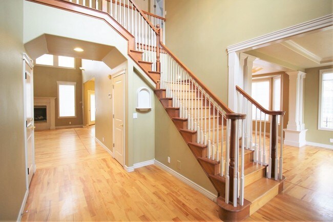Building Photo - Spacious Two Rivers Home