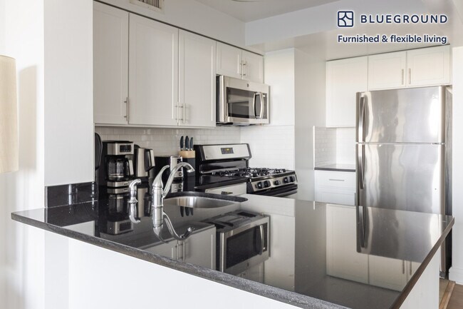 Foto del edificio - 140 Riverside Blvd