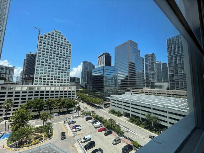 Foto del edificio - 801 Brickell Bay Dr