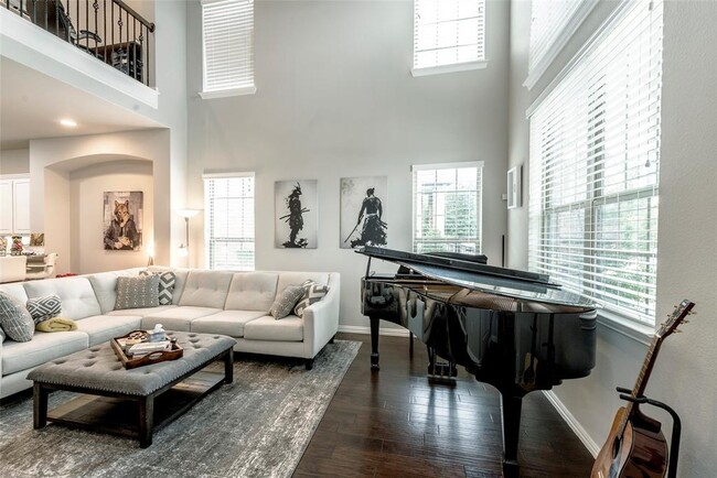 Foto del edificio - 217 E Spring Valley Rd
