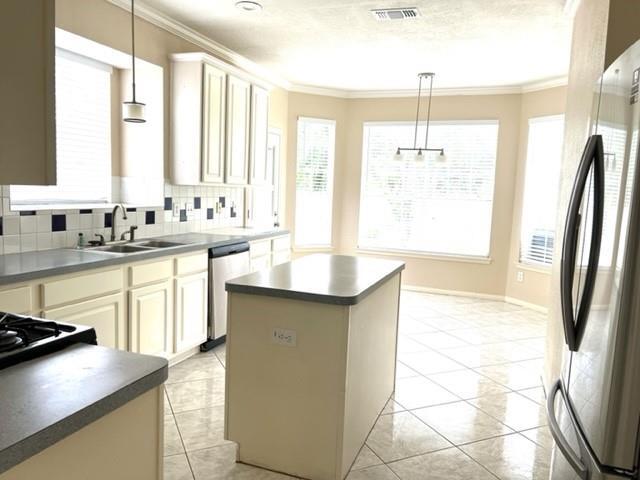 Building Photo - 2423 Piney Woods Dr