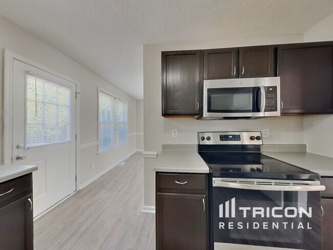 Foto del edificio - 7917 Wilson Pond Ln