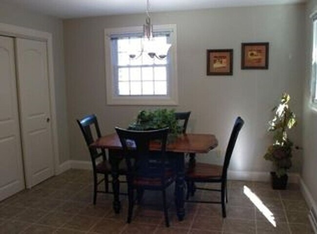 Foto del edificio - 170 Royan Street, Manchester, NH 03103