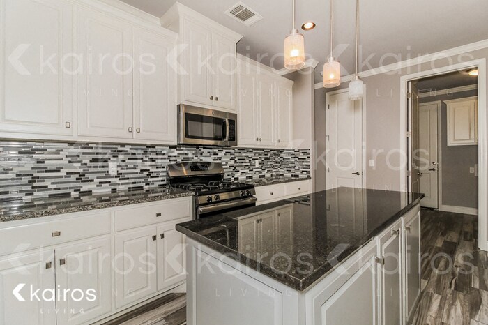 Foto del edificio - 7402 Mosley St