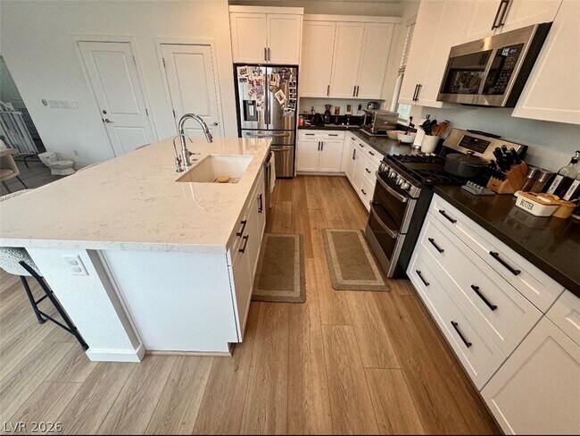 Foto del edificio - 724 Emerson Creek Ct