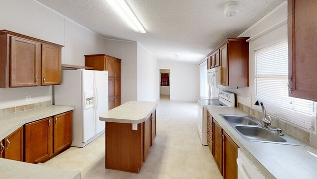 Building Photo - 1641 E Brazos St