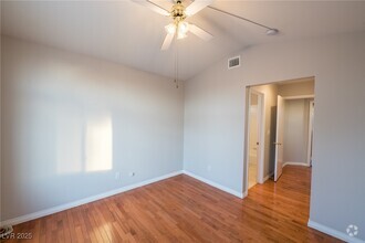 Building Photo - 7129 Paradise Bay Dr