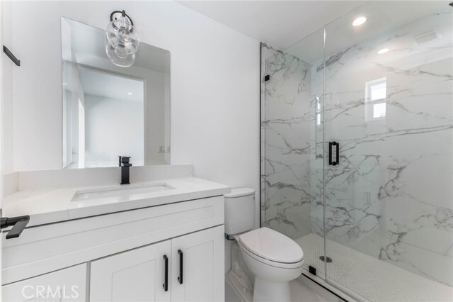 Foto del edificio - 21721 Hart St