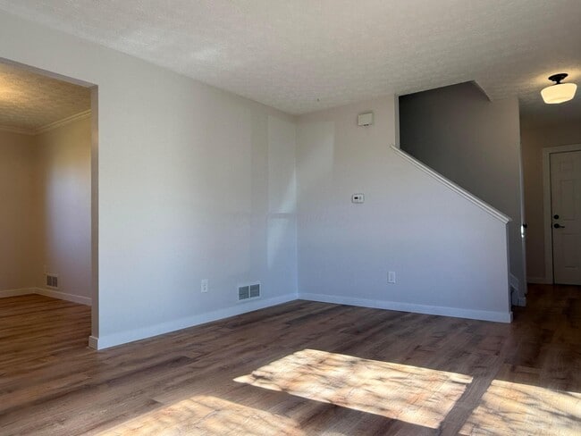 Building Photo - 6378 Cherroy Dr