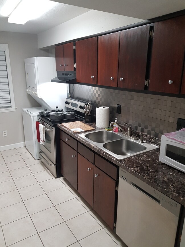 Building Photo - 290 Appleby Dr