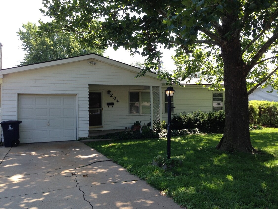Primary Photo - Cute 3 bedroom/1 bath home in El Dorado!