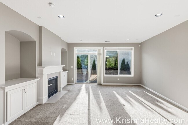 Building Photo - Lovely 4 BD + Den | 3 BA Arbor Oaks Single Family Home | AC | Gas Fireplace | Community Pool | Ne...