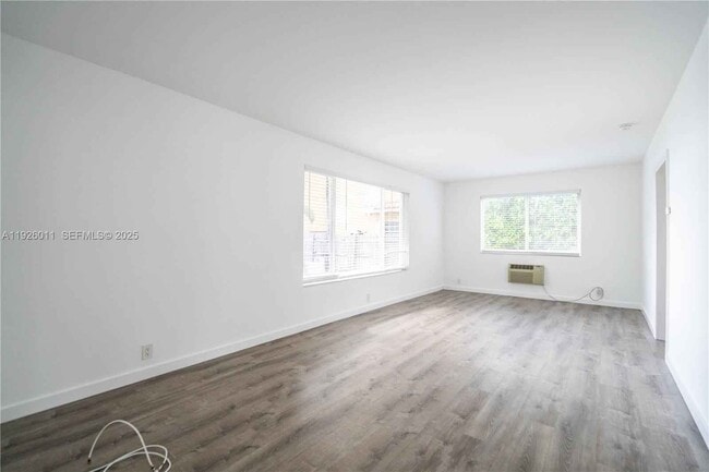 Building Photo - 1750 S Treasure Dr