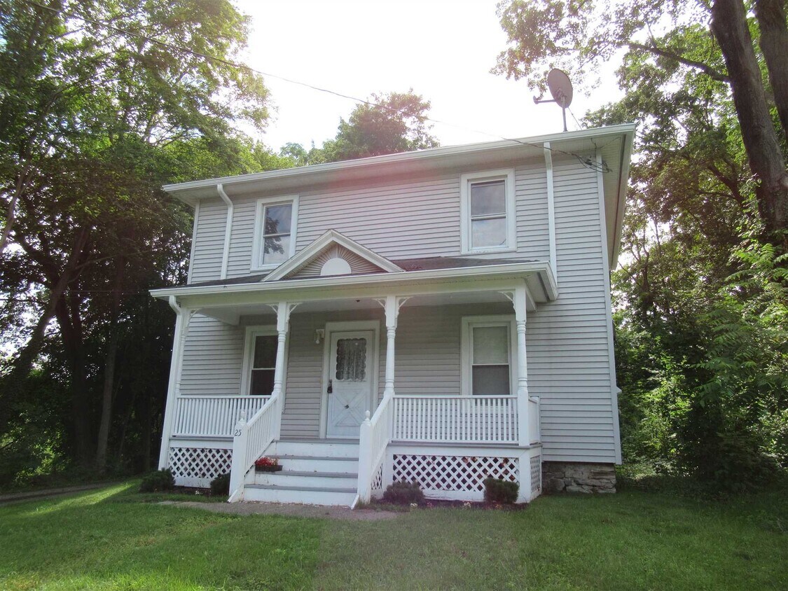 Foto principal - 25 Fairway Dr