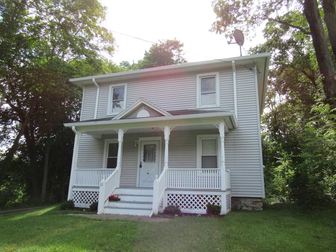 Primary Photo - 25 Fairway Dr