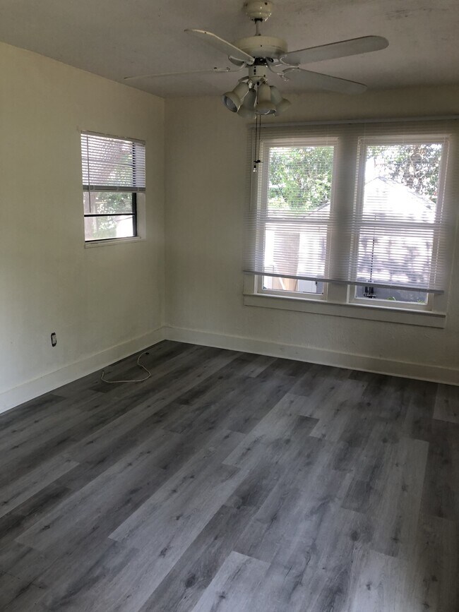 Viviendo - 14343 Walsingham Rd