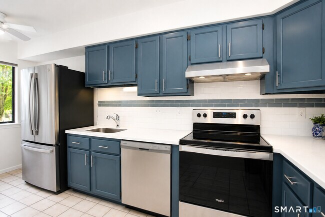Foto del edificio - 40 Huntington Ct