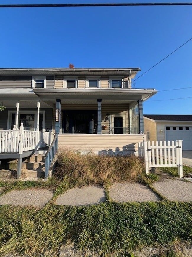 Building Photo - 236 W Railroad St