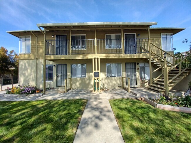 Building Photo - 2034 Johnston Ave