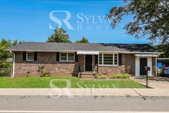 Building Photo - 218 Lily St