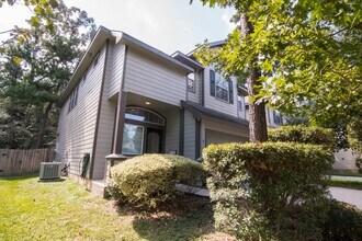 Building Photo - 15 Aquiline Oaks Pl