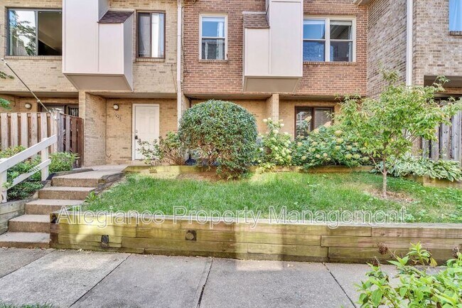 Foto del edificio - 1643 Kenwood Ave