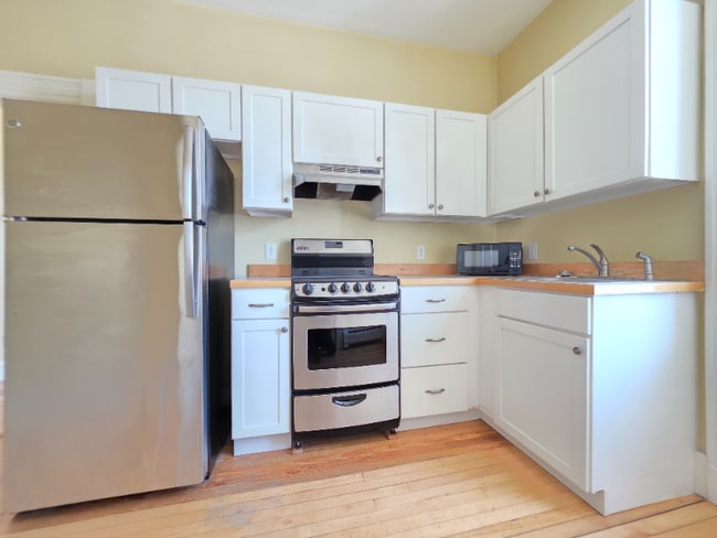 Building Photo - 128 Hammond St