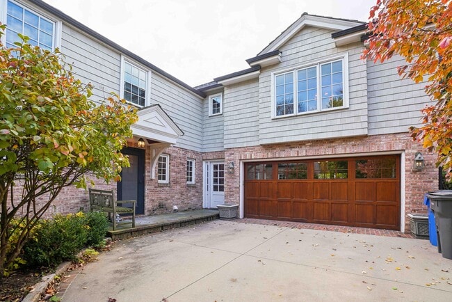 Building Photo - 5969 N Shore Dr