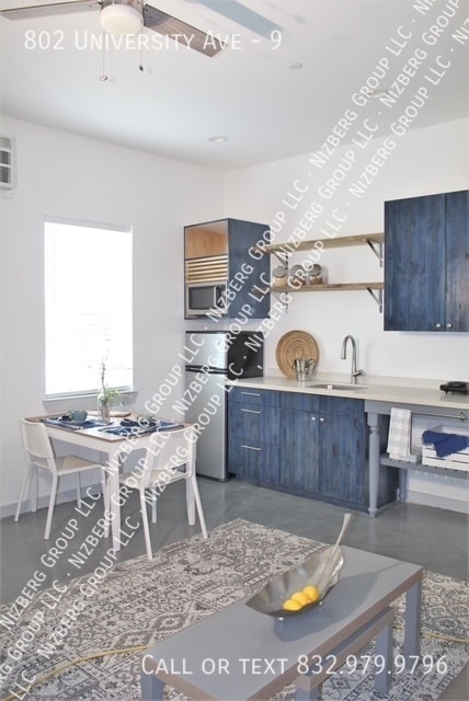 Building Photo - 802 University Ave