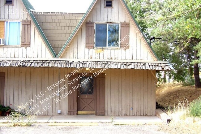 Building Photo - 851 Spruce St