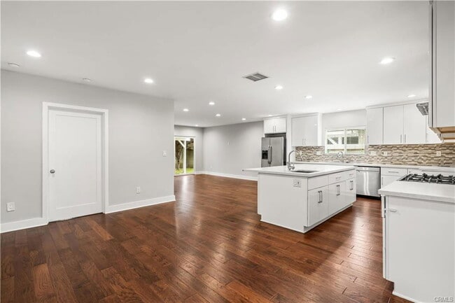 Foto del edificio - 17814 Rhoda St