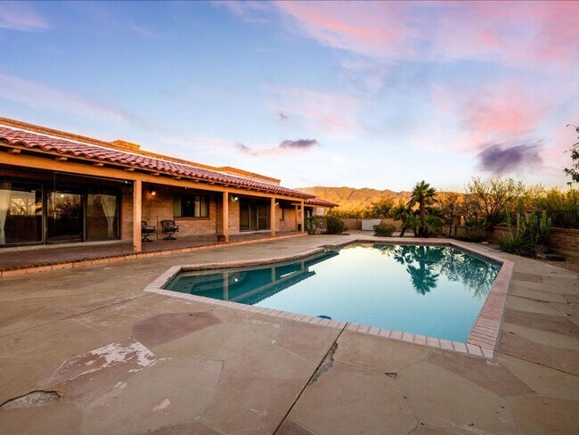 Foto del edificio - 4 bedroom 2.5 Bath