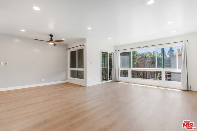 Building Photo - 6275 Canterbury Dr