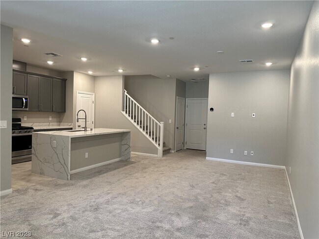 Building Photo - 515 Sonoma Range St