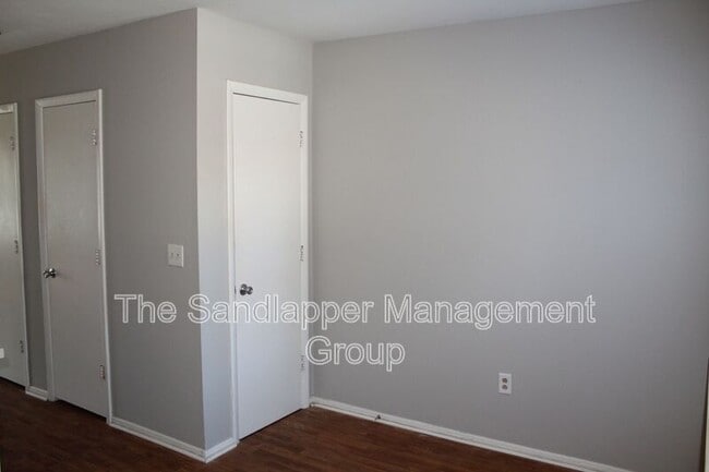 Foto del edificio - 21-A Anderson Ave