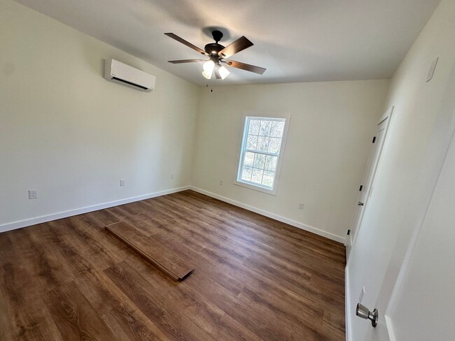 Building Photo - 1 Bedroom, 1 Bath Home.