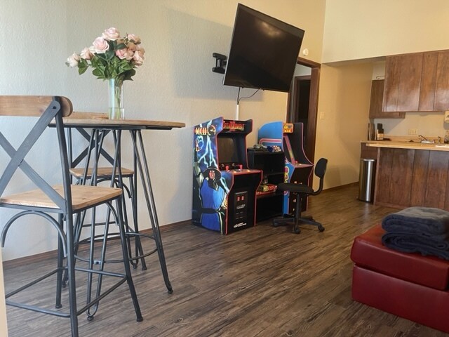 Foto del edificio - 915 NE Rogers Ln