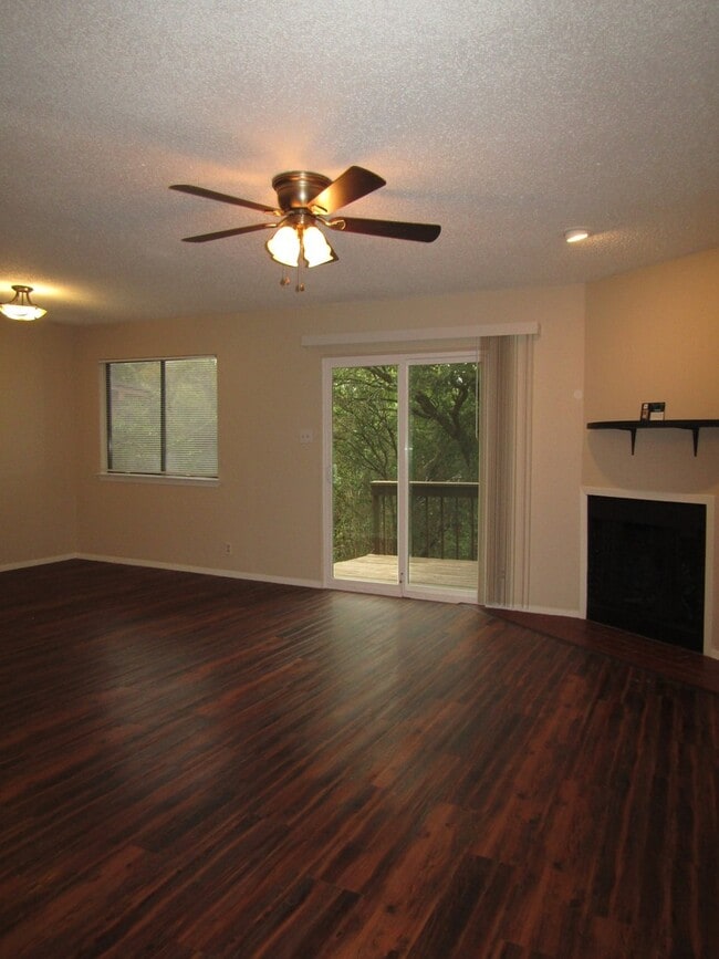Building Photo - 812 Ramble Ln