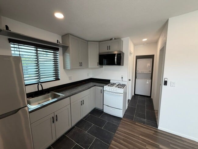 Brand New 1Bed/1Bath ADU - Brand New 1Bed/1Bath ADU Townhome