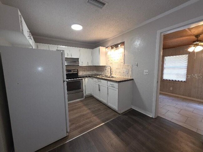 Foto del edificio - 843 Grove Ave