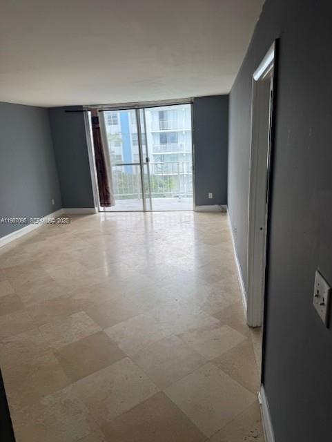 Foto del edificio - 488 NW 165th St