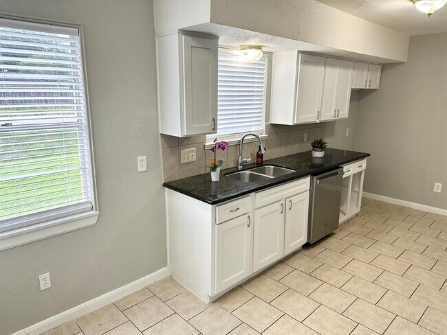 Foto del edificio - 9001 Carousel Ln