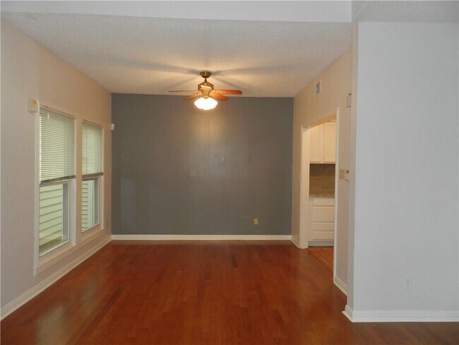 Foto del edificio - 904 W 21st St