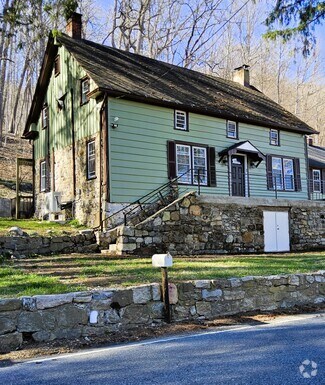 Building Photo - 223 Mountain Lake Rd