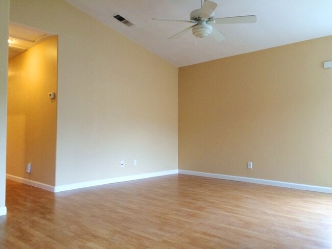 Building Photo - 2 Bd, 2 Ba in Aliso Viejo