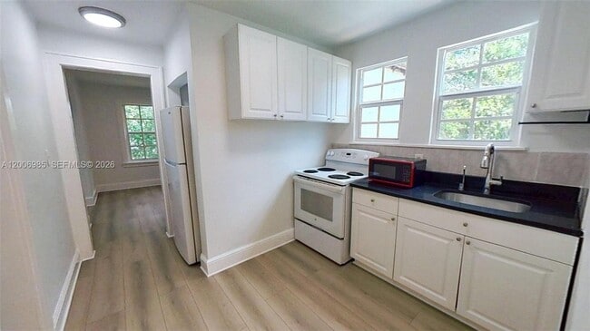 Foto del edificio - 8240 NE 3rd Ave