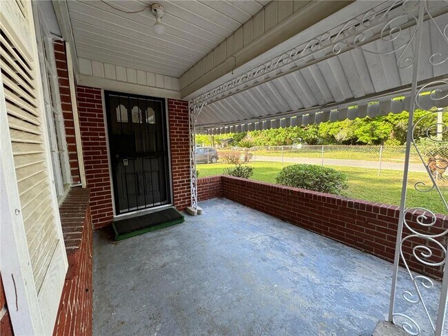 Foto del edificio - 713 Iris Ave