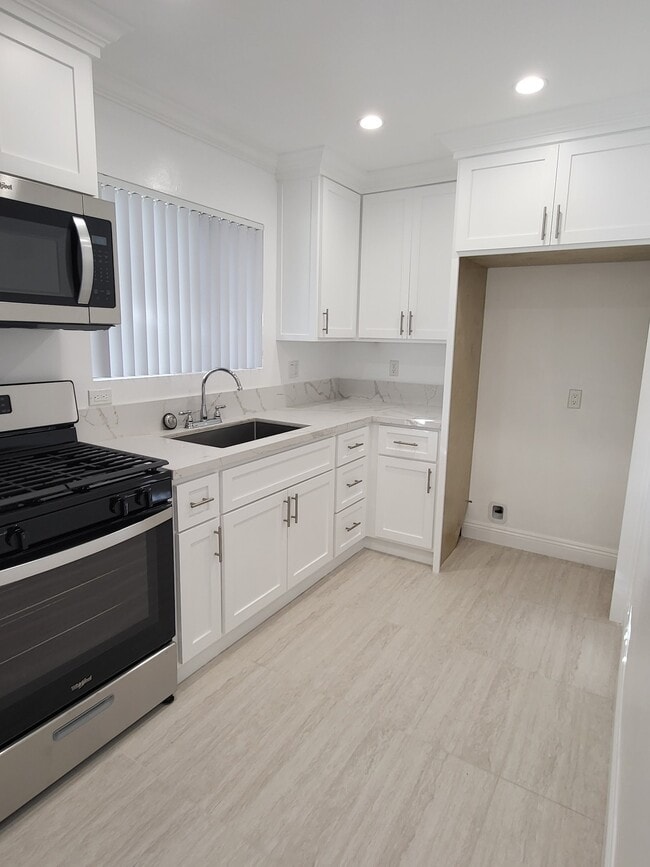 Foto del edificio - 8919 Longden Ave