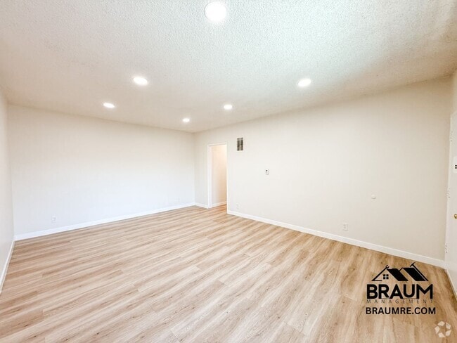 Building Photo - 13129 Oxnard St