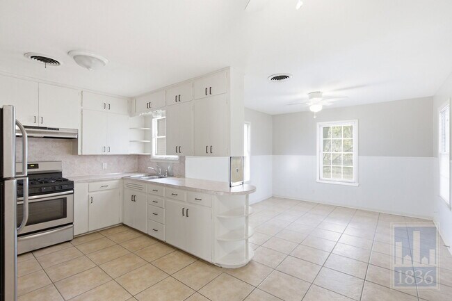 Foto del edificio - 7604 Delafield Ln